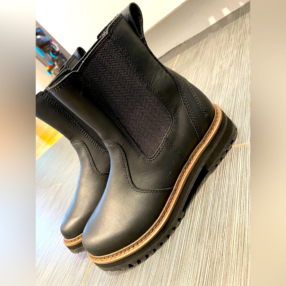 LL Bean Women's Camden Hills Chelsea Boots size 8